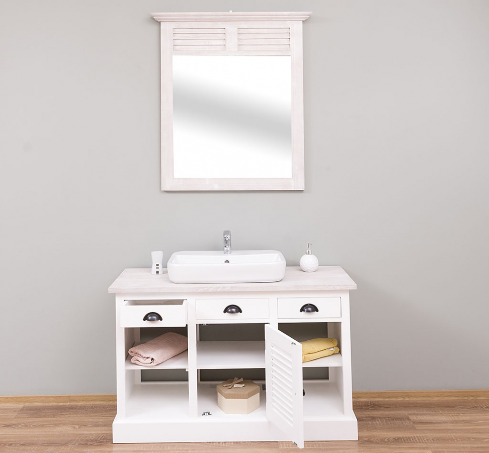 Kúpeľňová zostava lisi 666 - biela.

 

Obdĺžnikový tvar zrkadla je ideálnou voľbou do kúpeľne každého interiéru.

 

Kúpeľňová skrinka Vás na prvý pohľad oslní svojim rustikálnym vzhľadom.

 

Povrch skrinky je ošetrený farebným náterom v odtieni P004.

 

Kúpeľňová zostava sa skladá z týchto prvkov:


	Kúpeľňové zrkadlo Lisi 670 - 90x100x8cm (š, v, h)
	Kúpeľňová skrinka na umývadlo Lisi 666 - 120x75x51cm (š, v, h)


 

Umývadlo, batéria či kovový výpust nie sú súčasťou a je potrebné ich zakúpiť samostatne.

 

Pre kompletnú ponuku masívneho nábytku od tohto výrobcu kliknite TU.

 

Farba na fotografii sa môže ľahko líšiť oproti reálnemu výrobku. Príčinou môže byť zobrazovanie farieb monitora či rôzne nasvietenie výrobkov pri fotení.




Z dôvodu výroby masívneho nábytku na zákazku, sme nútení požadovať od zákazníka zálohu v minimálnej výške 30% z ceny nábytku.