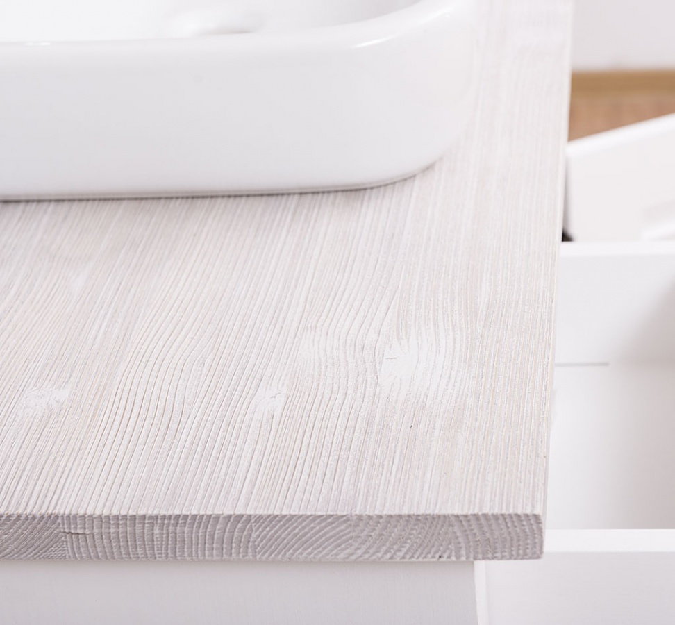 Kúpeľňová zostava lisi 666 - biela.

 

Obdĺžnikový tvar zrkadla je ideálnou voľbou do kúpeľne každého interiéru.

 

Kúpeľňová skrinka Vás na prvý pohľad oslní svojim rustikálnym vzhľadom.

 

Povrch skrinky je ošetrený farebným náterom v odtieni P004.

 

Kúpeľňová zostava sa skladá z týchto prvkov:


	Kúpeľňové zrkadlo Lisi 670 - 90x100x8cm (š, v, h)
	Kúpeľňová skrinka na umývadlo Lisi 666 - 120x75x51cm (š, v, h)


 

Umývadlo, batéria či kovový výpust nie sú súčasťou a je potrebné ich zakúpiť samostatne.

 

Pre kompletnú ponuku masívneho nábytku od tohto výrobcu kliknite TU.

 

Farba na fotografii sa môže ľahko líšiť oproti reálnemu výrobku. Príčinou môže byť zobrazovanie farieb monitora či rôzne nasvietenie výrobkov pri fotení.




Z dôvodu výroby masívneho nábytku na zákazku, sme nútení požadovať od zákazníka zálohu v minimálnej výške 30% z ceny nábytku.