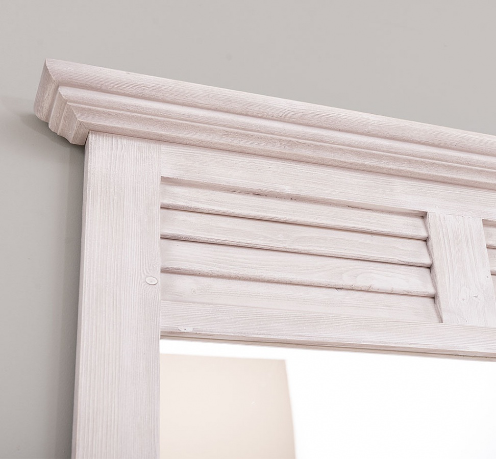 Kúpeľňová zostava lisi 666 - biela.

 

Obdĺžnikový tvar zrkadla je ideálnou voľbou do kúpeľne každého interiéru.

 

Kúpeľňová skrinka Vás na prvý pohľad oslní svojim rustikálnym vzhľadom.

 

Povrch skrinky je ošetrený farebným náterom v odtieni P004.

 

Kúpeľňová zostava sa skladá z týchto prvkov:


	Kúpeľňové zrkadlo Lisi 670 - 90x100x8cm (š, v, h)
	Kúpeľňová skrinka na umývadlo Lisi 666 - 120x75x51cm (š, v, h)


 

Umývadlo, batéria či kovový výpust nie sú súčasťou a je potrebné ich zakúpiť samostatne.

 

Pre kompletnú ponuku masívneho nábytku od tohto výrobcu kliknite TU.

 

Farba na fotografii sa môže ľahko líšiť oproti reálnemu výrobku. Príčinou môže byť zobrazovanie farieb monitora či rôzne nasvietenie výrobkov pri fotení.




Z dôvodu výroby masívneho nábytku na zákazku, sme nútení požadovať od zákazníka zálohu v minimálnej výške 30% z ceny nábytku.