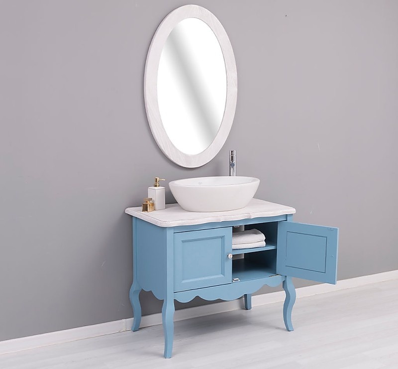 Malá kúpeľňová zostava lady 711 - modrá/biela.

 

Hoci moderný design domova patrí medzi najvyhľadávanejšie, tak to neznamená, že by bol rustikálny štýl nábytku utláčaný.

 

Kúpeľňová skrinka Lady Vás hneď na prvý pohľad zaujme svojim vzhľadom.

 

Oválne kúpeľňové zrkadlo svojim minimalistickým vzhľadom doťahuje zostavu k dokonalosti.

 

Povrch skrinky je ošetrený farebným náterom v odtieni P053.

 

Umývadlo, batéria či kovový výpust nie sú súčasťou a je potrebné ich zakúpiť samostatne.

 

Malá kúpeľňová zostava sa skladá z týchto prvkov:


	Kúpeľňová skrinka pre umývadlo Lady 711 - 90x75x54cm (š, v, h)
	Oválne kúpeľňové zrkadlo Lady 575 - 65x100x3cm (š, v, h)


 

Pre kompletnú ponuku masívneho nábytku od tohto výrobcu kliknite TU.

 

Farba na fotografii sa môže ľahko líšiť oproti reálnemu výrobku. Príčinou môže byť zobrazovanie farieb monitora či rôzne nasvietenie výrobkov pri fotení.




Z dôvodu výroby masívneho nábytku na zákazku, sme nútení požadovať od zákazníka zálohu v minimálnej výške 30% z ceny nábytku.