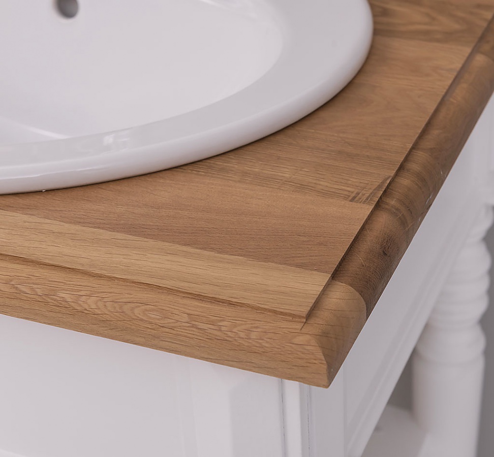 Kúpeľňová zostava luna 657 - biela/hnedá.

 

Vzdušný dizajn skrinky osvieži každú kúpeľňu, nehľadiac na to, v akom štýle ju máte.

 

Vyrezávané detaily zrkadla vdýchnu Vašej kúpeľni dušu a štýl.

 

Povrch skrinky je ošetrený farebným náterom v odtieni P004.

 

Umývadlá, batérie či kovový výpust nie sú súčasťou a je potrebné ich zakúpiť samostatne.

 

Kúpeľňová zostava sa skladá z týchto prvkov:


	Kúpeľňová skrinka pre 2 umývadlá Luna 657 - 150x90x54cm (š, v, h)
	Kúpeľňové zrkadlo Ava 138B - 151x95x8cm (š, v, h)


 

Pre kompletnú ponuku masívneho nábytku od tohto výrobcu kliknite TU.

 

Farba na fotografii sa môže ľahko líšiť oproti reálnemu výrobku. Príčinou môže byť zobrazovanie farieb monitora či rôzne nasvietenie výrobkov pri fotení.




Z dôvodu výroby masívneho nábytku na zákazku, sme nútení požadovať od zákazníka zálohu v minimálnej výške 30% z ceny nábytku.