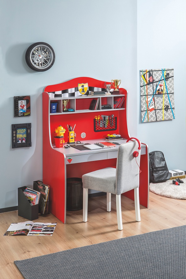 Písací stôl fittipaldi - červená/šedá.

 

Hlavným použitým materiálom je lamino, ktoré zaistí vysokú oteruvzdornosť a jednoduchú údržbu.

 

Rozmery Písacieho stola Fittipaldi sú 103,5x151,5x68cm (š, v, h).

 

Všetok nábytok patriaci do kolekcie Fittipaldi nájdete nižšie v súvisiacich produktoch.