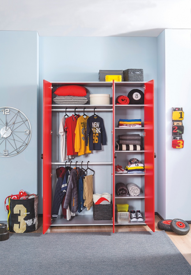 Šatníková skriňa fittipaldi - červená/šedá.

 

Skriňa je vyrobená z kvalitného lamina, ktorý zaručí vysokú oteruvzdornosť a jednoduchú údržbu.

 

Rozmery šatníkovej skrine Fittipaldi sú 135,5x198,5x54,5cm (š, v, h).

 

Všetok nábytok patriaci do kolekcie Fittipaldi nájdete nižšie v súvisiacich produktoch.