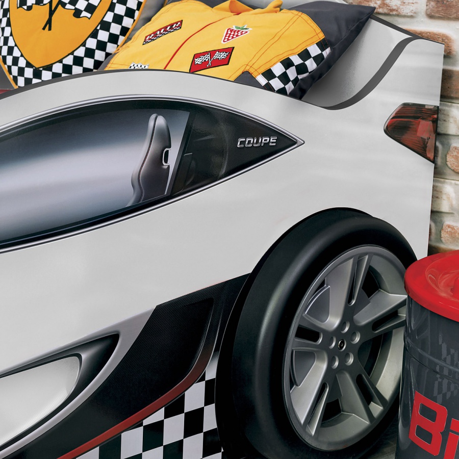 Detská posteľ auto super 90x190cm - biela.

 

Použitý materiál postele je kvalitné lamino, tvarované časti sú potom z termoplastu (PS).

 

Rozmery postele auto SUPER sú 109x80x208cm (š, v, h), posteľná plocha postele je 90x190cm

 

K posteli v tvare auta odporúčame nábytok z kolekcie Rally, ktorý nájdete nižšie v súvisiacich produktoch.

 



 

 