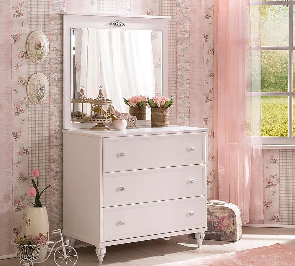 Komoda so zrkadlom ema - biela.

 

Komoda Ema sa skladá z troch priestranných zásuviek.

 

Toaletný stolík Ema je vyrobená z kvalitného lamina a MDF.

 

Rozmery komody so zrkadlom Ema sú 90x163x50cm (š, v, h).

 

Všetok nábytok patriaci do kolekcie Ema nájdete nižšie v súvisiacich produktoch.