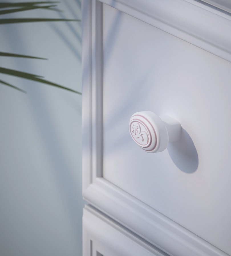 Nočný stolík ballerina - biela.

 

Nočný stolík Ballerina skvele doplní posteľ tejto kolekcie a priamo vás nadchne svojim rustikálnym a zároveň nežným prevedením.

 

Rozmery nočného stolíka Ballerina sú 53x58x38cm (š, v, h)

 

Všetky ďalšie odporúčané produkty nájdete v súvisiacom tovaru nižšie.