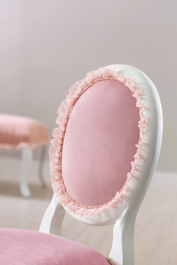 Rustikálna čalúnená stolička ballerina - biela/ružova.

 

Rozmery rustikálne čalúnené stoličky Ballerina sú 48x90x52cm (š, v, h)

 

Všetky ďalšie odporúčané produkty nájdete v súvisiacom tovaru nižšie.