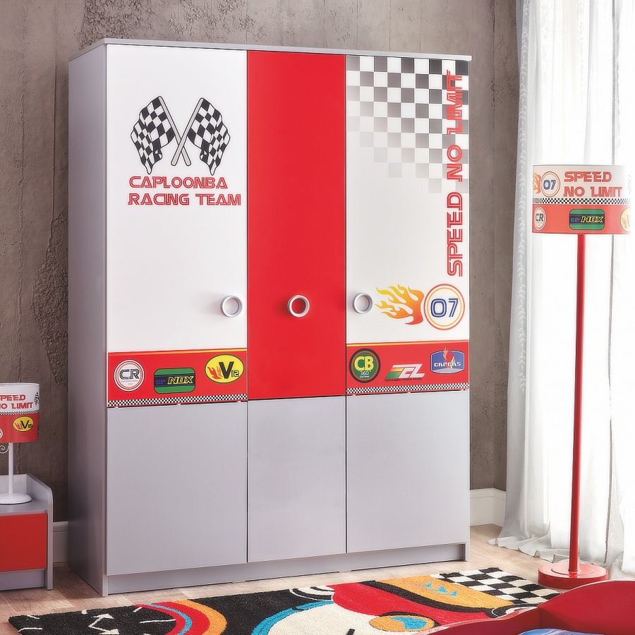 Detská izba ii grand prix - šedá/červená/biela.

 

Triumfálnym prvkom skvostnej zostavy je luxusná posteľ v prevedení auta, ktorá realistickým spracovaním spôsobí radosť každému chlapcovi. Trojrozmerné kolesá a reliéfna štruktúra dávajú jedinečný vzhľad.

 

Zaujímavým prvkom je aj písací stôl poskytujúci perfektné zázemie pre štúdium aj zábavu.

 

Trojdverová šatníková skriňa verne prináša závodnú atmosféru a miestnosť oživuje mnohými farbami.

 

Detská komoda so štyrmi farebnými šuplíkmi a vzorom šachovnice poskytuje živý vzhľad a veľkú úložnú kapacitu.

 

Zostavu dolaďuje nočný stolík v atraktívnej kombinácii šedej a červenej farby.

 

Detská izba Grand Prix - šedá/červená/biela sa skladá z týchto prvkov:


	Posteľ auto 90x190 Grand Prix - biela - 124x62x240cm (š, v, h)
	Písací stôl s knižnicou Grand Prix - 141x173x60cm (š, v, h)
	Šatníková skriňa 3D Grand Prix - 140x193x57cm (š, v, h)
	Detská komoda Grand Prix - 80x61x48cm (š, v, h)
	Detský nočný stolík Grand Prix - 47x35x40cm (š, v, h)



Všetok nábytok patriaci do kolekcie Grand Prix nájdete nižšie v súvisiacom tovare.
