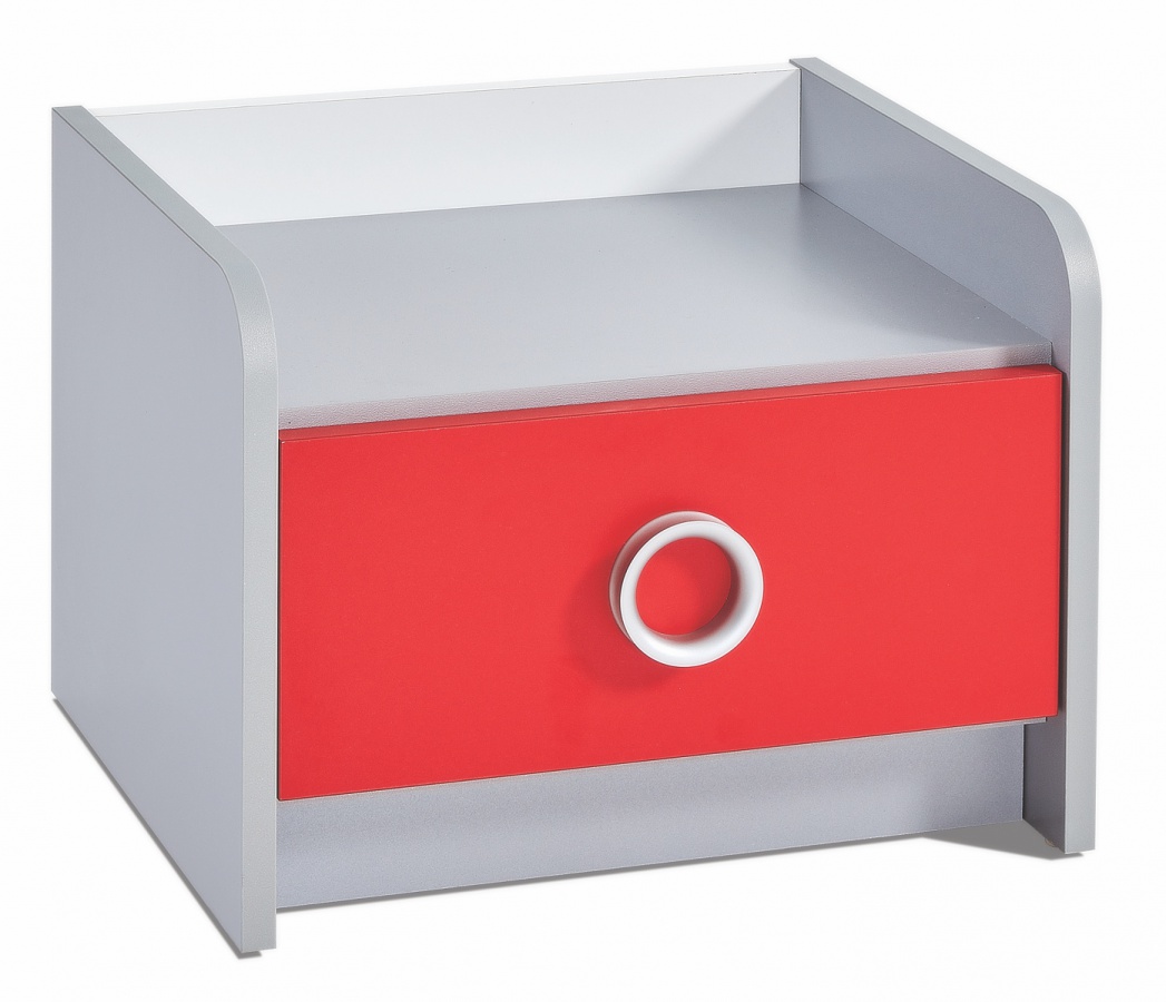 Detská izba ii grand prix - šedá/červená/biela.

 

Triumfálnym prvkom skvostnej zostavy je luxusná posteľ v prevedení auta, ktorá realistickým spracovaním spôsobí radosť každému chlapcovi. Trojrozmerné kolesá a reliéfna štruktúra dávajú jedinečný vzhľad.

 

Zaujímavým prvkom je aj písací stôl poskytujúci perfektné zázemie pre štúdium aj zábavu.

 

Trojdverová šatníková skriňa verne prináša závodnú atmosféru a miestnosť oživuje mnohými farbami.

 

Detská komoda so štyrmi farebnými šuplíkmi a vzorom šachovnice poskytuje živý vzhľad a veľkú úložnú kapacitu.

 

Zostavu dolaďuje nočný stolík v atraktívnej kombinácii šedej a červenej farby.

 

Detská izba Grand Prix - šedá/červená/biela sa skladá z týchto prvkov:


	Posteľ auto 90x190 Grand Prix - biela - 124x62x240cm (š, v, h)
	Písací stôl s knižnicou Grand Prix - 141x173x60cm (š, v, h)
	Šatníková skriňa 3D Grand Prix - 140x193x57cm (š, v, h)
	Detská komoda Grand Prix - 80x61x48cm (š, v, h)
	Detský nočný stolík Grand Prix - 47x35x40cm (š, v, h)



Všetok nábytok patriaci do kolekcie Grand Prix nájdete nižšie v súvisiacom tovare.