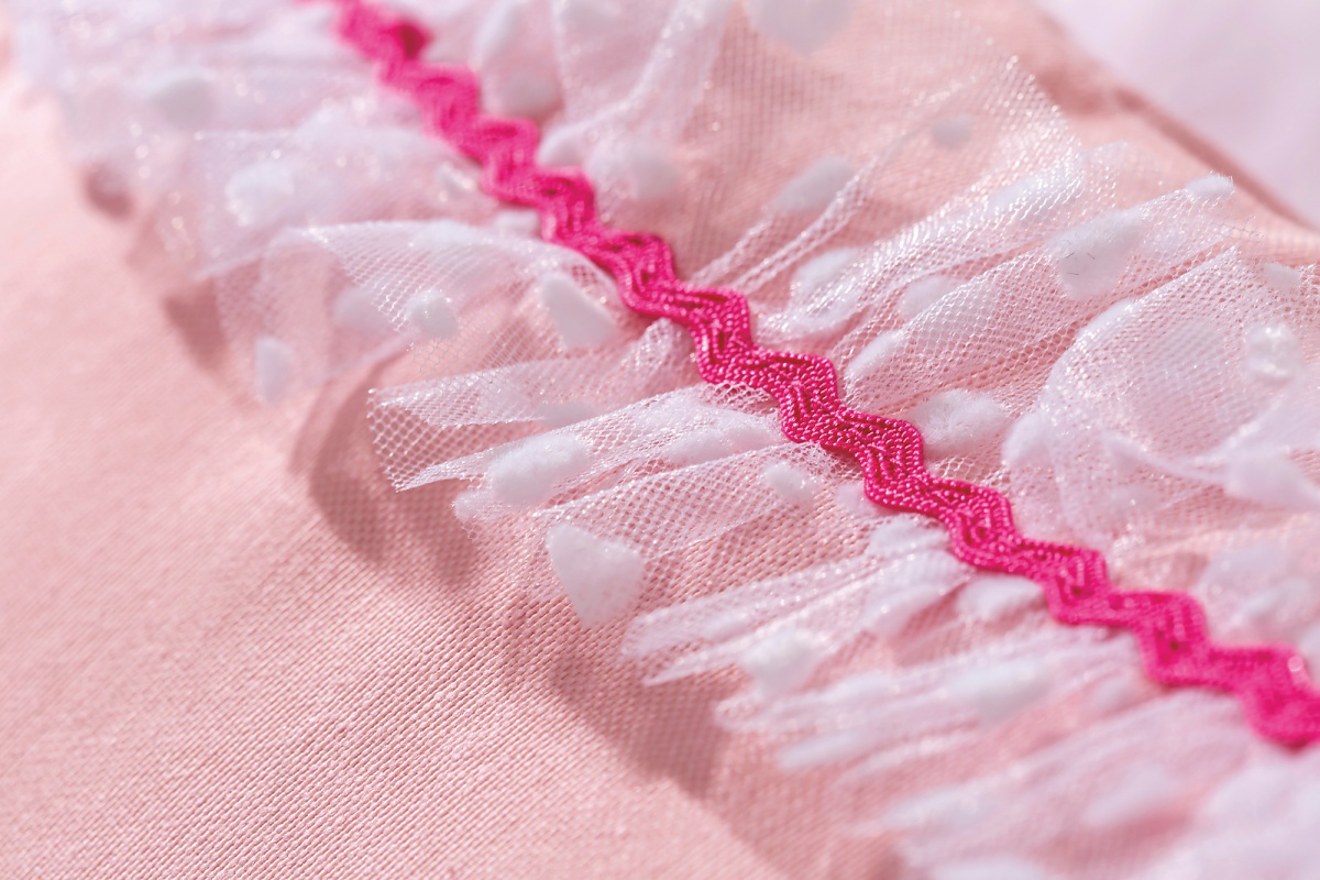 Prikrývka cez posteľ 90-100cm ballerina - ružová.

 

Rozmery prehozu na posteľ Ballerina sú 135x230cm, obliečky na vankúš 50x70cm, dekoračného vankúšika 40x40cm 

 

Všetky ďalšie odporúčané produkty nájdete v súvisiacom tovaru nižšie.