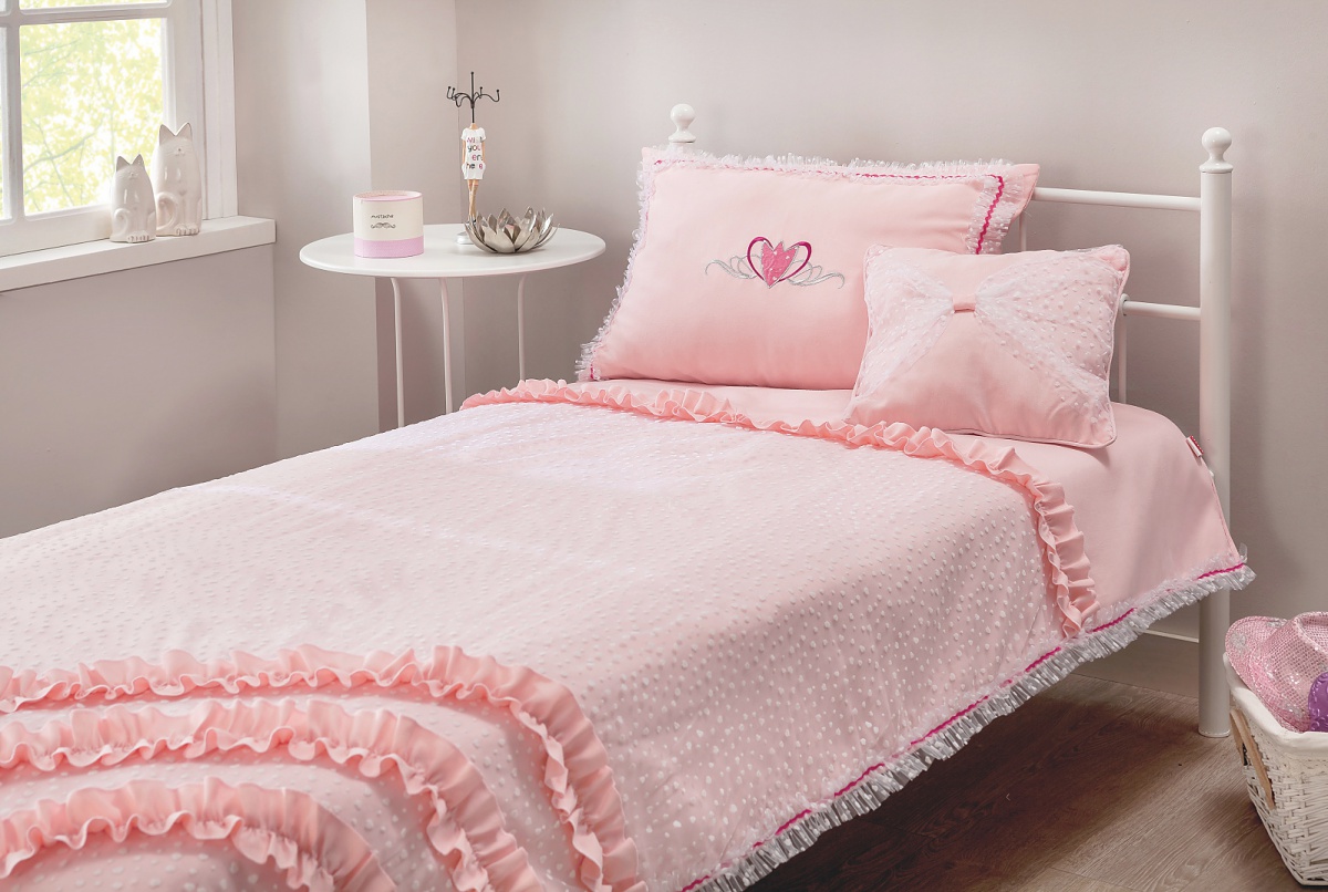 Prikrývka cez posteľ 90-100cm ballerina - ružová.

 

Rozmery prehozu na posteľ Ballerina sú 135x230cm, obliečky na vankúš 50x70cm, dekoračného vankúšika 40x40cm 

 

Všetky ďalšie odporúčané produkty nájdete v súvisiacom tovaru nižšie.