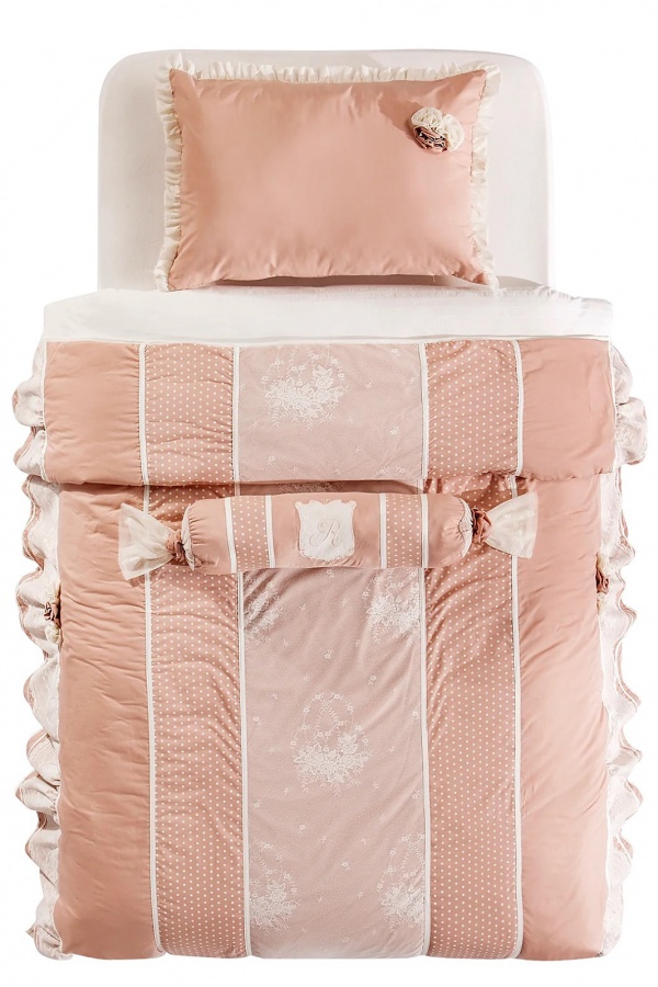 Prikrývka cez posteľ 120cm ballerina s volánkmi - lososová.

 

Rozmery prehozu na posteľ Ballerina sú 220x230cm, obliečky na vankúš 50x70cm, dekoračného vankúšika 15x70cm 

 

Všetky ďalšie odporúčané produkty nájdete v súvisiacom tovaru nižšie.