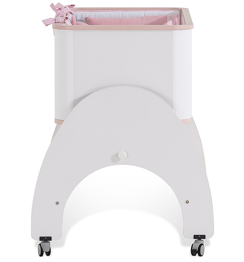 Detská kolíska 50x90 na kolieskach s posteľným setom flamenco -.

 

Set posteľnej bielizne obsahuje:


	Obliečka na prikrývku – 65x98cm
	Prikrývka - 65x95cm
	Prestieradlo - 76x116cm
	Ochranné mantinely - 30x198cm + 30x90cm
	Vankúš - 35x45cm


 

Rozmery detskej kolísky 50x90 na kolieskach Flamenco sú 56,6x84,5x96,6cm (š, v, h).

 

Všetky produkty z kolekcie Flamenco a vhodné matrace nájdete v súvisiacich produktoch.