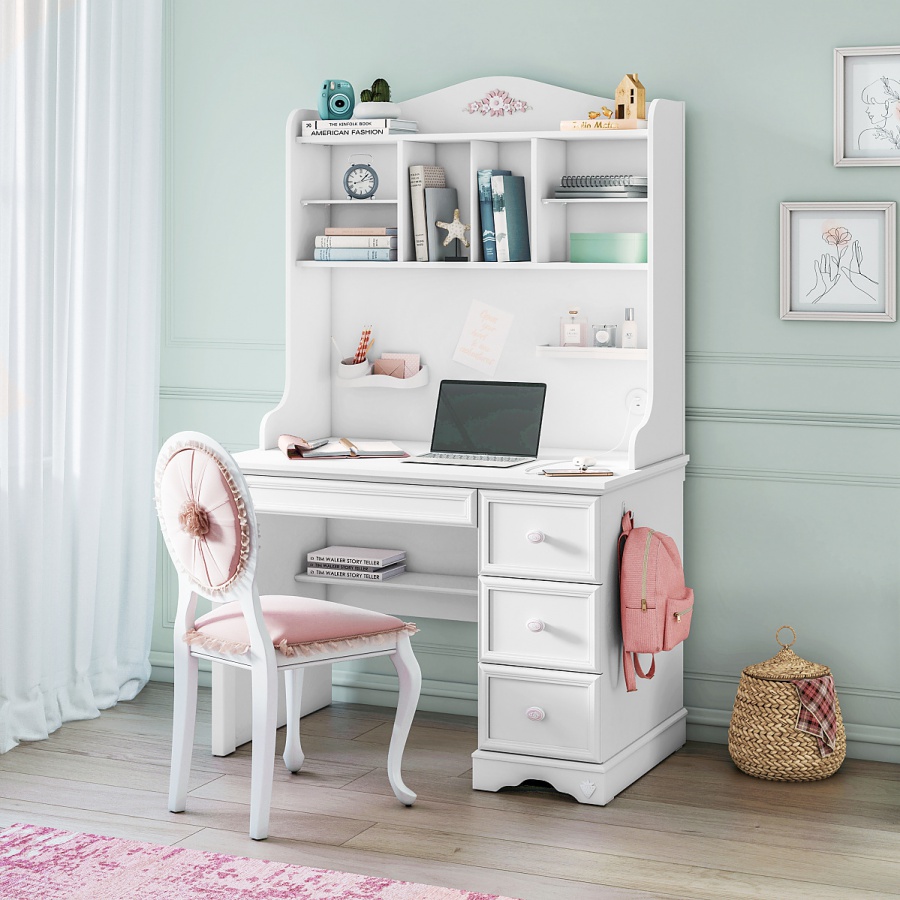 Malý písací stôl s nástavcom ballerina - biela.

 

Malý zásuvkový písací stôl je navrhnutý tak, aby našim zákazníkom poskytoval pohodlné pracovné prostredie.

 

V hornej časti nástavca nájdete niekoľko rôznorodých priehradiek na knihy, šanóny či iné drobnosti.

 

Rozmery malého písacieho stola s nástavcom Ballerina sú 108x174x62cm (š, v, h).

 

Všetky produkty z kolekcie Ballerina nájdete nižšie v súvisiacich produktoch.