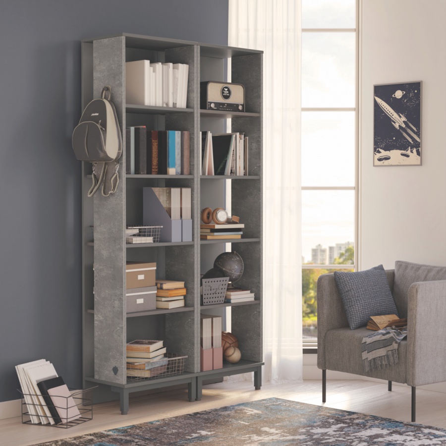 Študijný kút pluto - šedá/čierna.

 

Knižnica má atraktívny dizajn, ktorý je spestrený tým, že bočné dosky nepokrývajú celú hĺbku.

 

Písací stôl je veľmi múdro riešený a poskytuje mladému študentovi špičkové zázemie.

 

Široká polica je ideálnou voľbou nielen do študentských izieb a pracovní, ale veľkú parádu urobí aj v predsieni či obývačke.

 

Študijný kút sa skladá z týchto prvkov:


	Knižnica Pluto - 52x180x32cm (š, v, h)
	Písací stôl s nástavcom a USB portom Pluto - 128,2x96x61cm (š, v, h)
	Široká polica Pluto - 114x39x21cm (š, v, h)


 

Všetky produkty z kolekcie Pluto nájdete nižšie v súvisiacich produktoch.