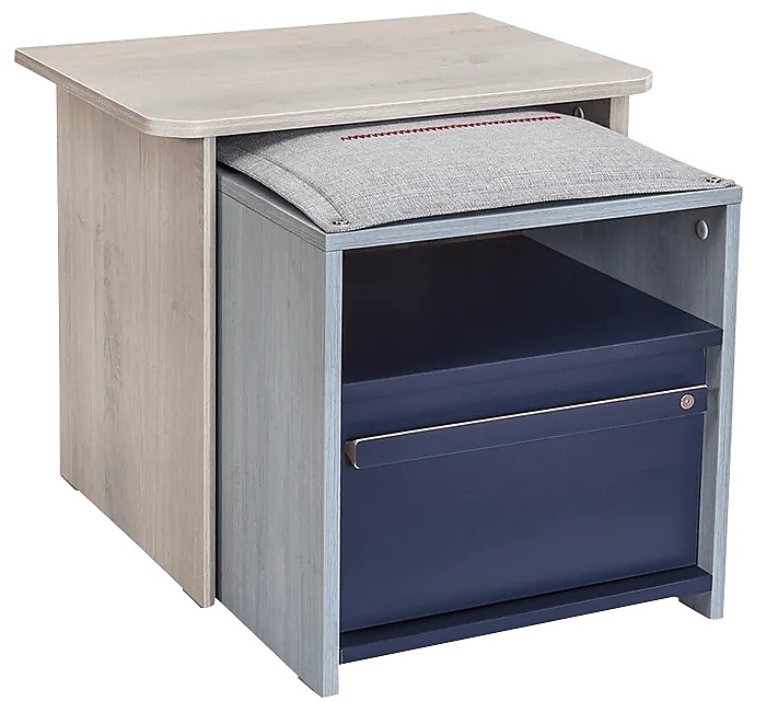 Moderná študentská izba lincoln - dub/dub modrý/tmavo modrá.

 

Prednosťou izby je posteľ, ktorej zadné čelo je čalúnené a súčasťou je obojstranný vankúš, ktorý sa k čelu prichytáva pomocou suchého zipsu.

 

Vedľa postele je praktický nočný stolík, ktorý sa jednoducho rozloží na taburet a jedná sa tak o multifunkčný nábytok.

 

Moderná študentská izba Lincoln sa skladá z týchto prvkov:


	Študentská posteľ 100x200cm s vankúšom Lincoln - 109x102x214cm (š, v, h)
	Malý študentský písací stôl Lincoln - 114x76x64cm (š, v, h)
	Nočný stolík 2v1 Lincoln - 55x48,6x41,5cm (š, v, h)
	Dvojdverová šatníková skriňa Lincoln - 101x203,5x54,5cm (š, v, h)


 

Všetok nábytok patriaci do kolekcie Lincoln nájdete nižšie v súvisiacich produktoch.