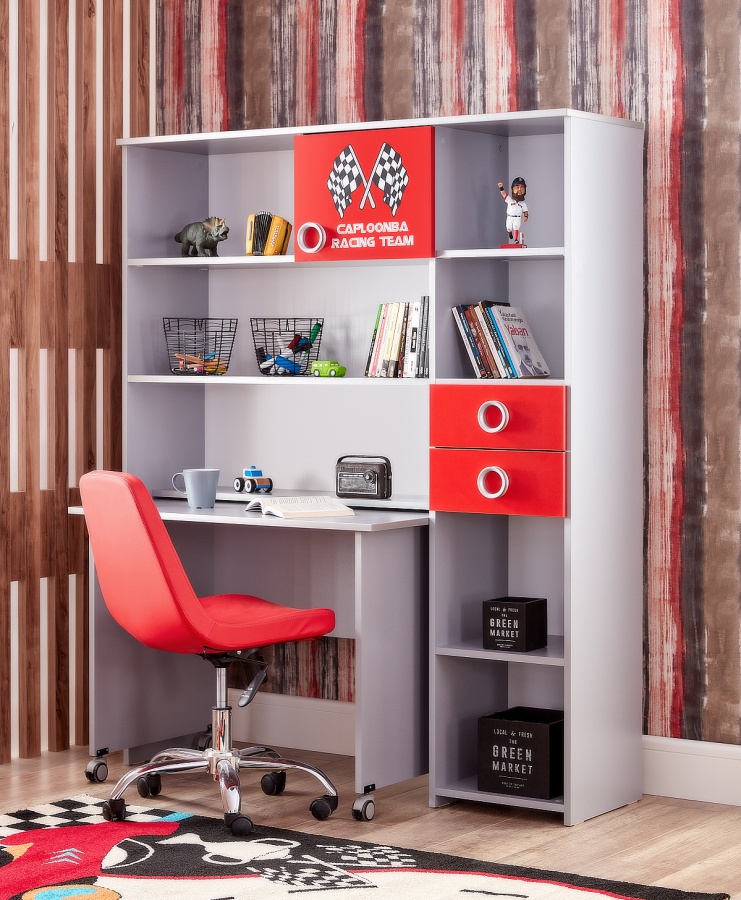 Detská izba i grand prix plus - červená/šedá/biela.

 

Luxusné auto posteľ Grand Prix Plus je dizajnovo ešte o level vyššie ako jej predchodca.

 

Zaujímavým prvkom je aj písací stôl poskytujúci perfektné zázemie pre štúdium aj zábavu.

 

Trojdverová šatníková skriňa verne prináša závodnú atmosféru a miestnosť oživuje mnohými farbami.

 

Detská komoda so štyrmi farebnými šuplíkmi a vzorom šachovnice poskytuje živý vzhľad a veľkú úložnú kapacitu.

 

Zostavu dolaďuje nočný stolík v atraktívnej kombinácii šedej a červenej farby.

 

Detská izba I Grand Prix Plus sa skladá z týchto prvkov:


	Posteľ auto 90x190 Grand Prix Plus - červená - 128x67x230cm (š, v, h)
	Písací stôl s knižnicou Grand Prix - 141x173x60cm (š, v, h)
	Šatníková skriňa 3D Grand Prix - 140x193x57cm (š, v, h)
	Detská komoda Grand Prix - 80x61x48cm (š, v, h)
	Detský nočný stolík Grand Prix - 47x35x40cm (š, v, h)



Všetok nábytok patriaci do kolekcie Grand Prix nájdete nižšie v súvisiacom tovare.