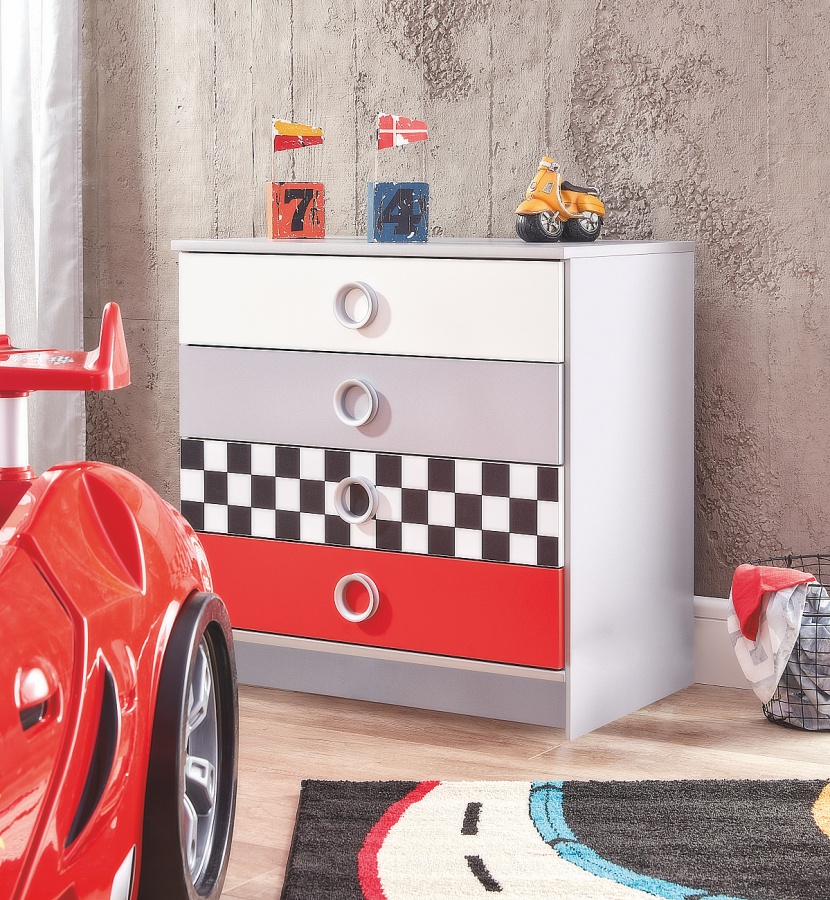 Detská izba ii grand prix plus - biela/červená/šedá.

 

Luxusné auto posteľ Grand Prix Plus je dizajnovo ešte o level vyššie ako jej predchodca.

 

Zaujímavým prvkom je aj písací stôl poskytujúci perfektné zázemie pre štúdium aj zábavu.

 

Trojdverová šatníková skriňa verne prináša závodnú atmosféru a miestnosť oživuje mnohými farbami.

 

Detská komoda so štyrmi farebnými šuplíkmi a vzorom šachovnice poskytuje živý vzhľad a veľkú úložnú kapacitu.

 

Zostavu dolaďuje nočný stolík v atraktívnej kombinácii šedej a červenej farby.

 

Detská izba I Grand Prix Plus sa skladá z týchto prvkov:


	Posteľ auto 90x190 Grand Prix Plus - biela- 128x67x230cm (š, v, h)
	Písací stôl s knižnicou Grand Prix - 141x173x60cm (š, v, h)
	Šatníková skriňa 3D Grand Prix - 140x193x57cm (š, v, h)
	Detská komoda Grand Prix - 80x61x48cm (š, v, h)
	Detský nočný stolík Grand Prix - 47x35x40cm (š, v, h)



Všetok nábytok patriaci do kolekcie Grand Prix nájdete nižšie v súvisiacom tovare.