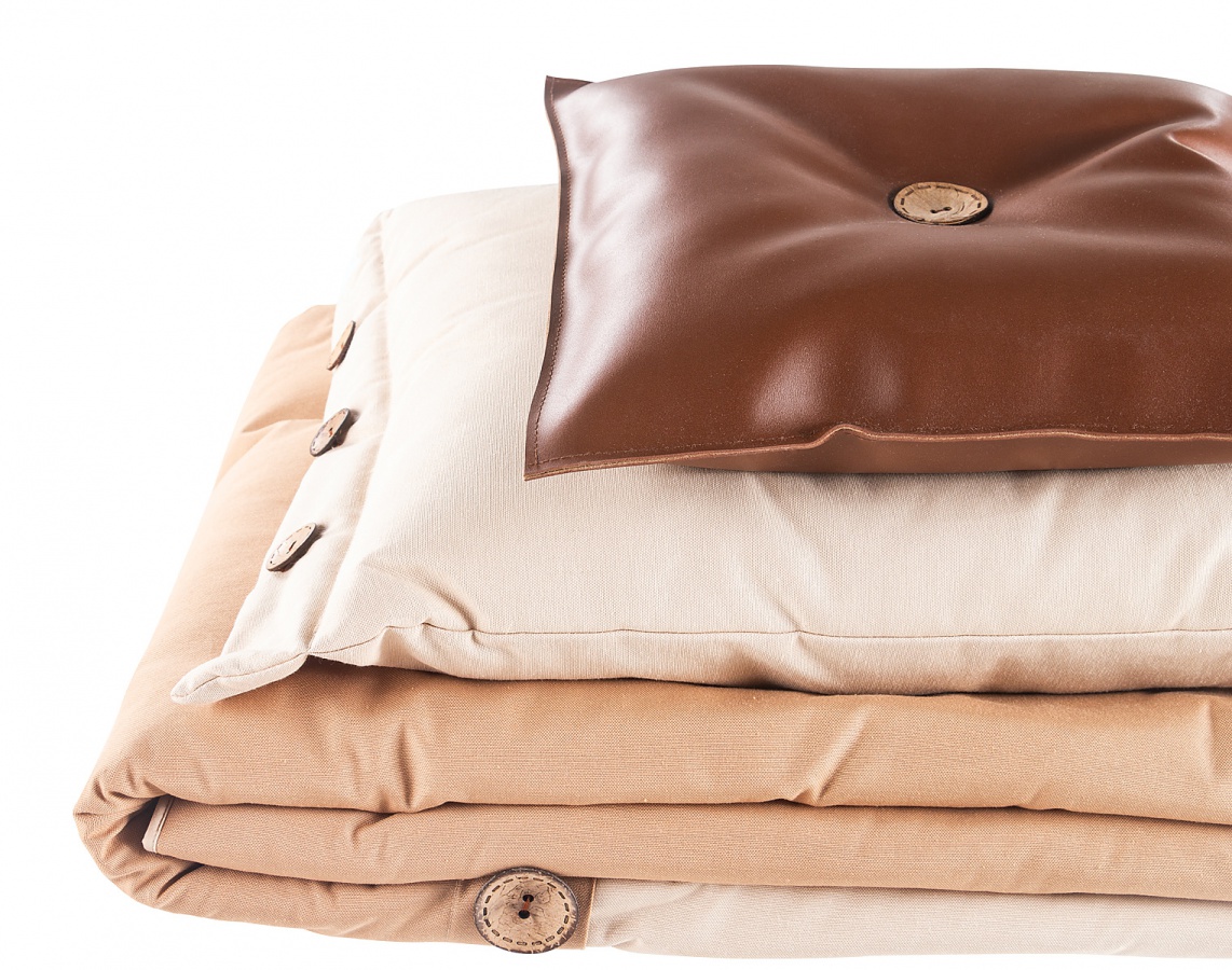 Posteľná súprava 120x200cm artos - hnedá/béžová.

 

Posteľný set Artos obsahuje:


	Prikrývka na posteľ – 180x228cm
	Prestieradlo - 172x252cm
	Vankúš - 52x89cm
	Dekoračný vankúšik - 36x36cm


 

Celý set bol vyrobený zo 100% bavlny.

 

Všetky produkty z kolekcie Artos nájdete nižšie v súvisiacich produktoch.