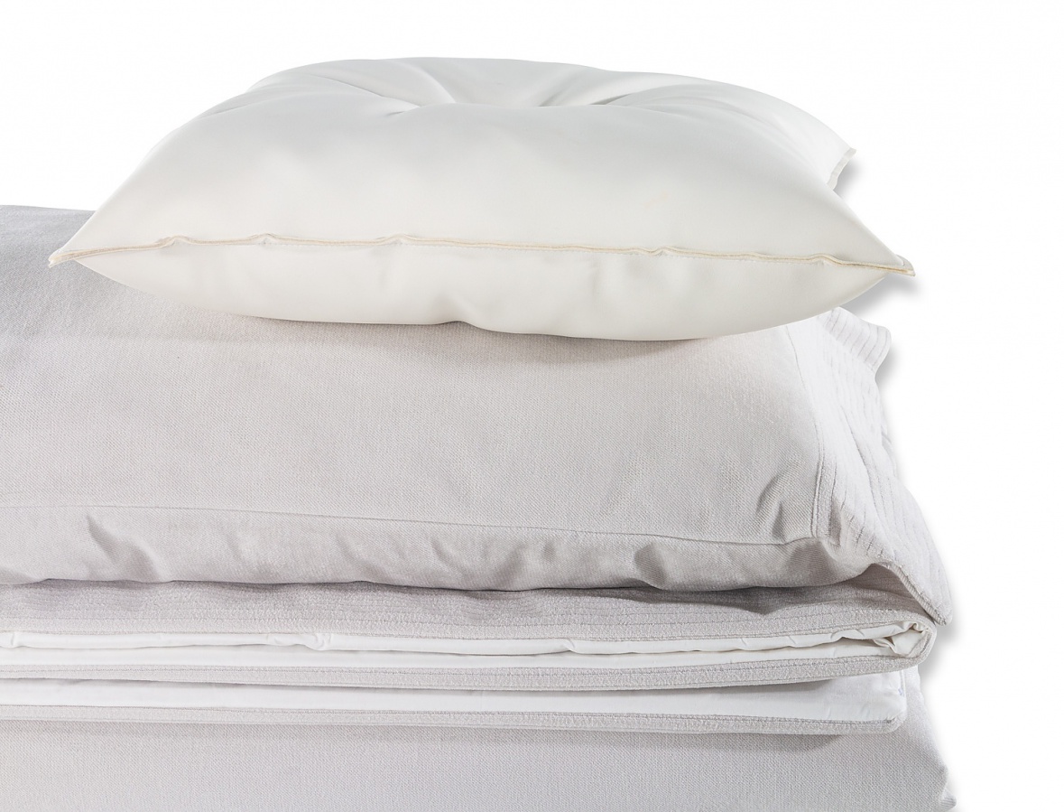 Posteľná súprava 120x200cm esme - šedá/biela.

 

Posteľná súprava Esme obsahuje:


	Prikrývka na posteľ – 188x217cm
	Prestieradlo - 172x252cm
	Vankúš - 69x52cm
	Dekoračný vankúšik - 45x45cm


 

Celý set bol vyrobený zo 100% bavlny.

 

Všetky produkty z kolekcie Esme nájdete nižšie v súvisiacich produktoch.