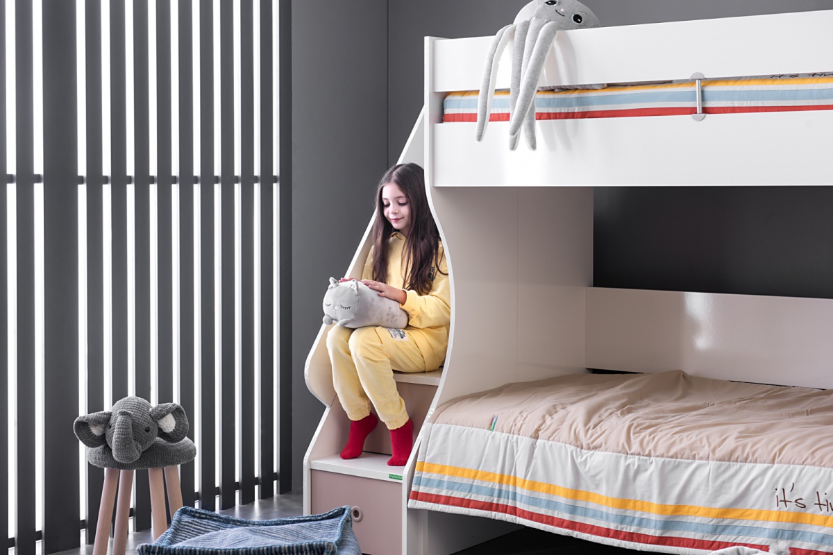 Poschodová posteľ 90x190 andy - béžová.

 

Poschodová posteľ Andy 90x190 je veľmi praktická a funkčná.

Schodíky je možné pri montáži umiestniť na ľavú alebo pravú stranu.

 

Rozmery poschodovej postele 90x190 Andy sú 107x164x237cm  (š, v, h).

 

Ďalšie výrobky z kolekcie Andya vhodné matrace  nájdete nižšie alebo sa pozrite na širokú ponuku postelí na našich stránkach.