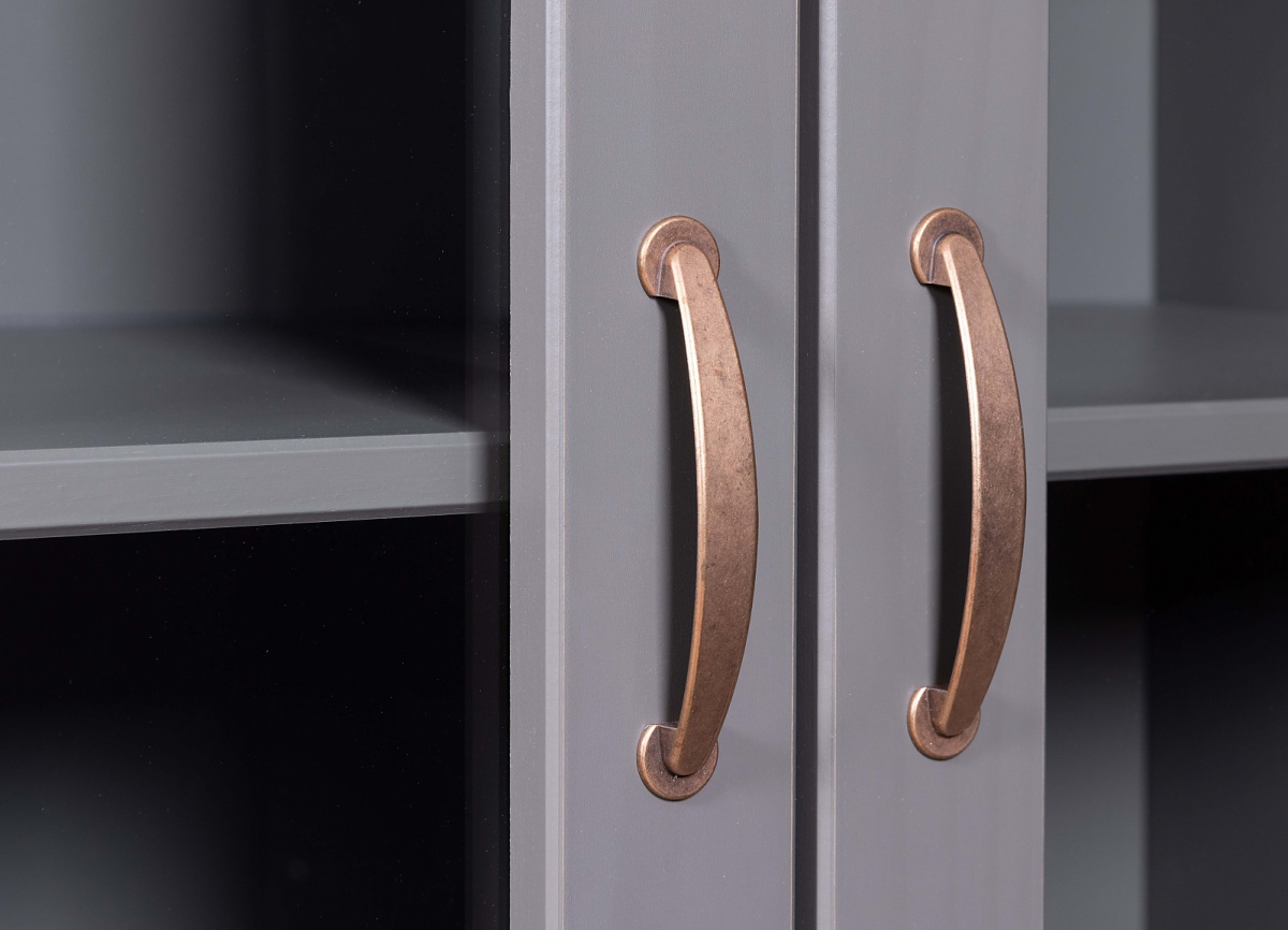 Vysoká vitrína z masívu weston - šedá/hnedá.

 

Vysoká vitrína je štýlovým kúskom, ktorý si zamilujete nielen pre jej vzhľad, ale predovšetkým pre praktickosť.

 

Rozmery vysokej vitríny Weston sú 90x190x38cm (š, v, h).

 

Všetky produkty z kolekcie Weston nájdete nižšie v súvisiacich produktoch.