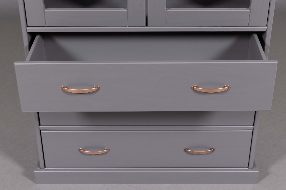 Vysoká vitrína z masívu weston - šedá/hnedá.

 

Vysoká vitrína je štýlovým kúskom, ktorý si zamilujete nielen pre jej vzhľad, ale predovšetkým pre praktickosť.

 

Rozmery vysokej vitríny Weston sú 90x190x38cm (š, v, h).

 

Všetky produkty z kolekcie Weston nájdete nižšie v súvisiacich produktoch.