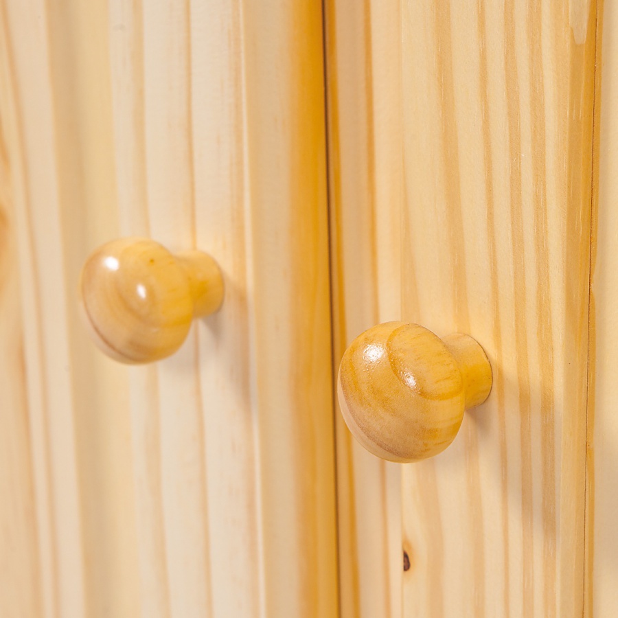 Široká kombinovaná komoda z masívu sorano - borovica.

 

Kombinovaná komoda je snáď najobľúbenejším typom komody.

 

Rozmery širokej kombinovanej komody Sorano sú 130x87x43cm (š, v, h).

 

Všetky produkty z kolekcie Sorano nájdete nižšie v súvisiacich produktoch.