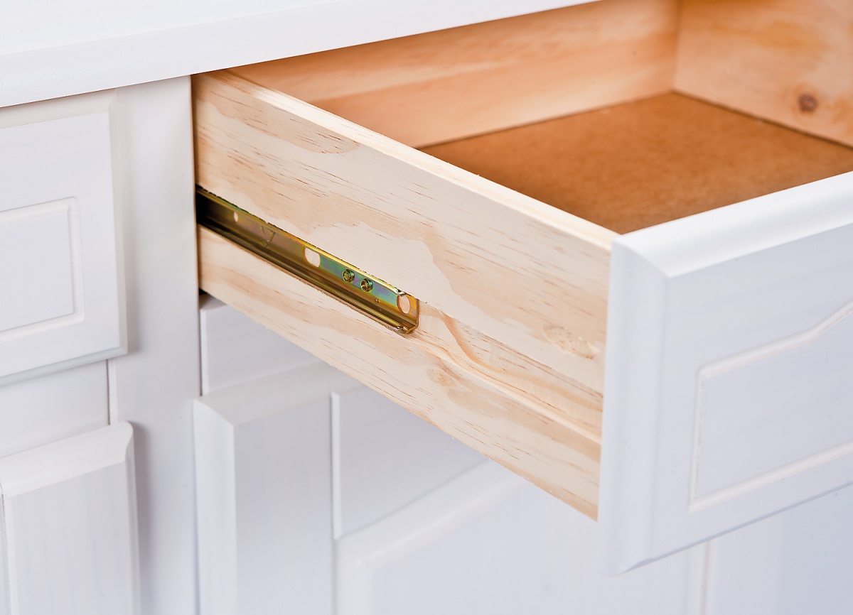 Široká kombinovaná komoda z masívu sorano - biela.

 

Kombinovaná komoda je snáď najobľúbenejším typom komody.

 

Rozmery širokej kombinovanej komody Sorano sú 130x87x43cm (š, v, h).

 

Všetky produkty z kolekcie Sorano nájdete nižšie v súvisiacich produktoch.