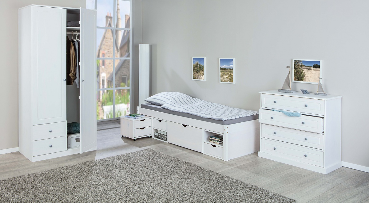 Posteľ z masívu 90x200cm s výsuvným nočným stolíkom a úložným.

 

Túžite po štýlovej, ale praktickej študentskej posteli, ktorá má čo ponúknuť?

 

Rozmery postele z masívu 90x200cm s výsuvným nočným stolíkom a úložným priestorom Diablo sú 96x47,5x209cm (š, v, h).

 

Všetky produkty z kolekcie Diablo nájdete nižšie v súvisiacich produktoch.