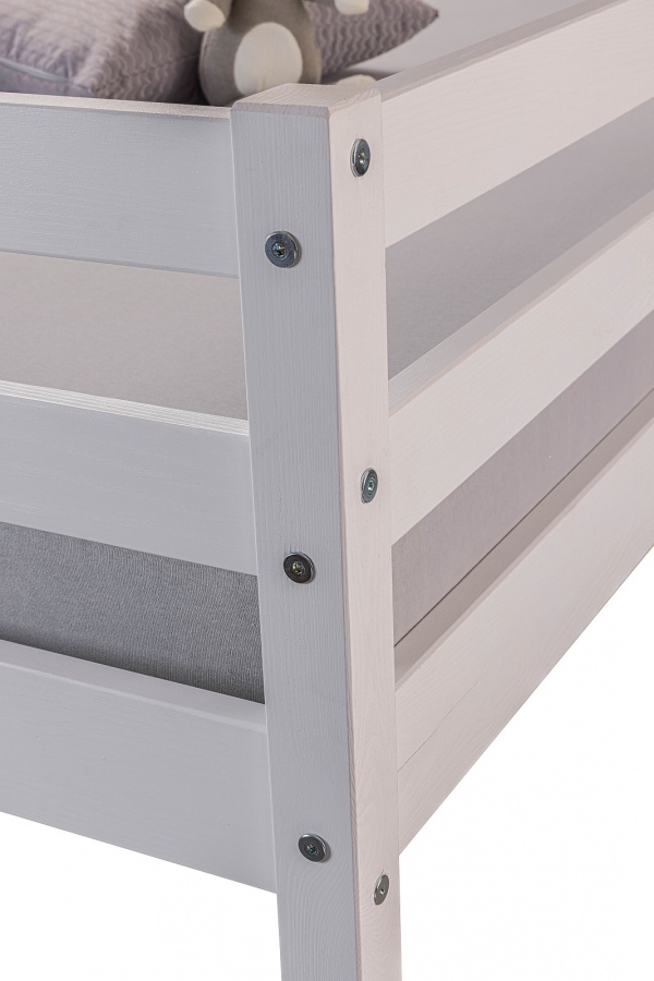 Poschodová posteľ z masívu 90x200cm + 140x200cm sully - biela.

 

Poschodové postele sú vďaka svojej praktickosti obľúbené a patria medzi najpredávanejšie kúsky.

 

Rozmery poschodovej postele 90x200cm + 140x200cm Sully sú 148x171x209cm (š, v, h).

 

Všetky produkty z kolekcie Sully a vhodné matrace nájdete nižšie v súvisiacich produktoch.