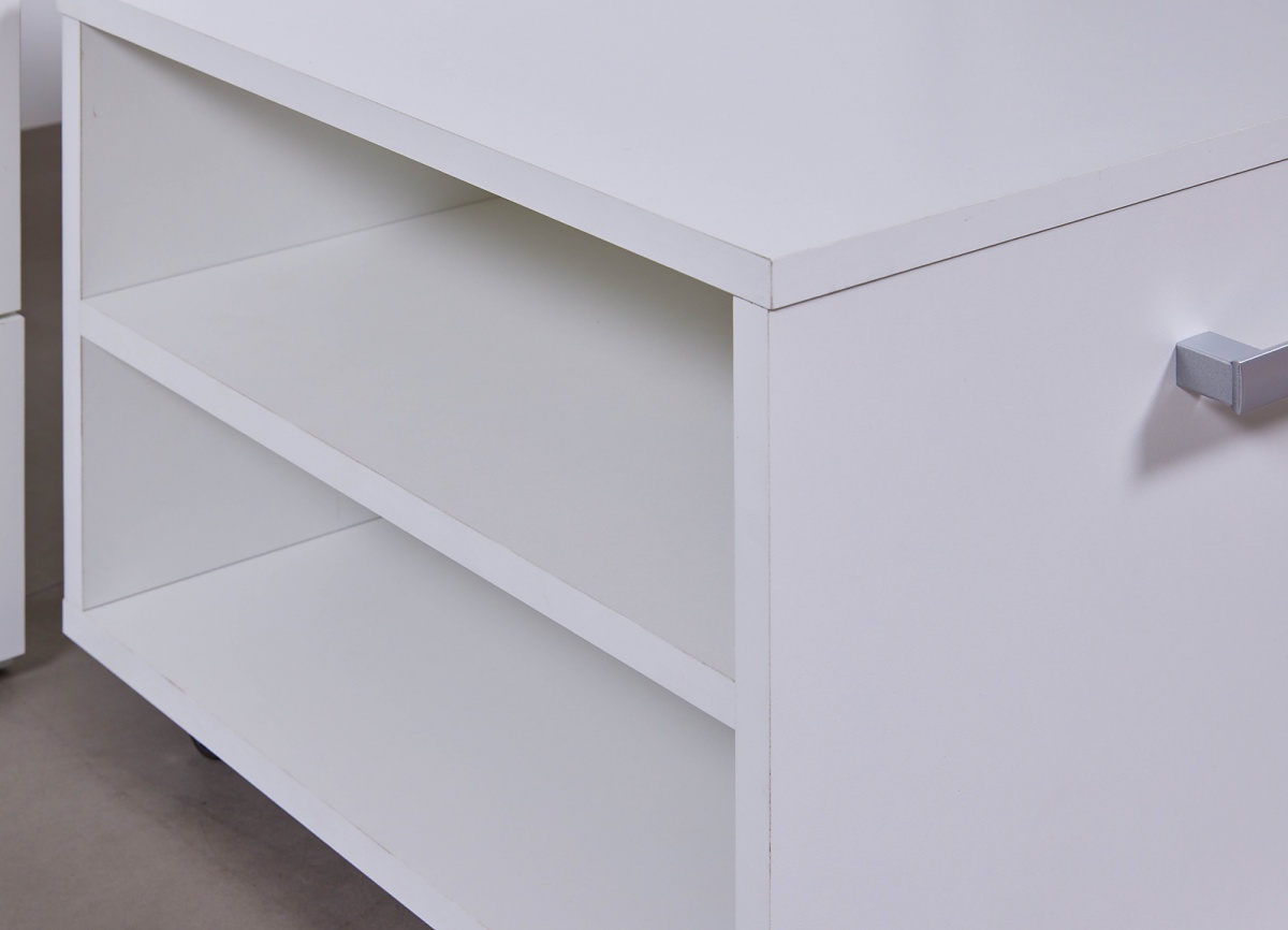 Manželská posteľ 140x200cm s výsuvnými nočnými stolíkmi a úložným.

 

Rozmery manželskej postele 140x200cm s výsuvnými nočnými stolíkmi a úložným priestorom Skye sú 144,4x83,3x205,4cm (š, v, h).

 

Všetky produkty z kolekcie Skye nájdete nižšie v súvisiacich produktoch.