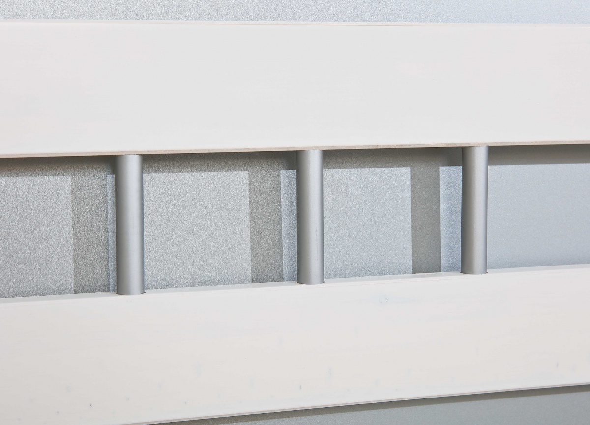 Posteľ z masívu 90x200cm owen - biela.

 

Rozmery postele z masívu 90x200cm Owen sú 96x72x205cm (š, v, h).

 

Všetky produkty z kolekcie Owen nájdete nižšie v súvisiacich produktoch.