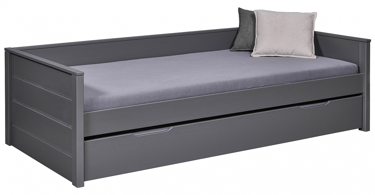 Válenda z masívu 90x200cm s prístelkou hendrix - šedá.

 

Rozmery váľandy 90x200cm s prístelkou Hendrix sú 98x60x208cm (š, v, h). Výška sedacej časti od zeme je cca 38cm.

Do prístelky je vhodný matrac o veľkosti 85x190x12cm.

Všetky produkty z kolekcie Hendrix nájdete nižšie v súvisiacich produktoch.