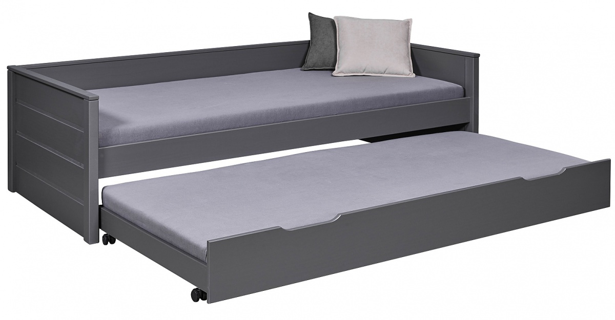 Válenda z masívu 90x200cm s prístelkou hendrix - šedá.

 

Rozmery váľandy 90x200cm s prístelkou Hendrix sú 98x60x208cm (š, v, h). Výška sedacej časti od zeme je cca 38cm.

Do prístelky je vhodný matrac o veľkosti 85x190x12cm.

Všetky produkty z kolekcie Hendrix nájdete nižšie v súvisiacich produktoch.