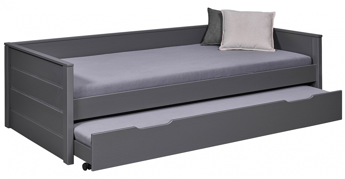 Válenda z masívu 90x200cm s prístelkou hendrix - šedá.

 

Rozmery váľandy 90x200cm s prístelkou Hendrix sú 98x60x208cm (š, v, h). Výška sedacej časti od zeme je cca 38cm.

Do prístelky je vhodný matrac o veľkosti 85x190x12cm.

Všetky produkty z kolekcie Hendrix nájdete nižšie v súvisiacich produktoch.