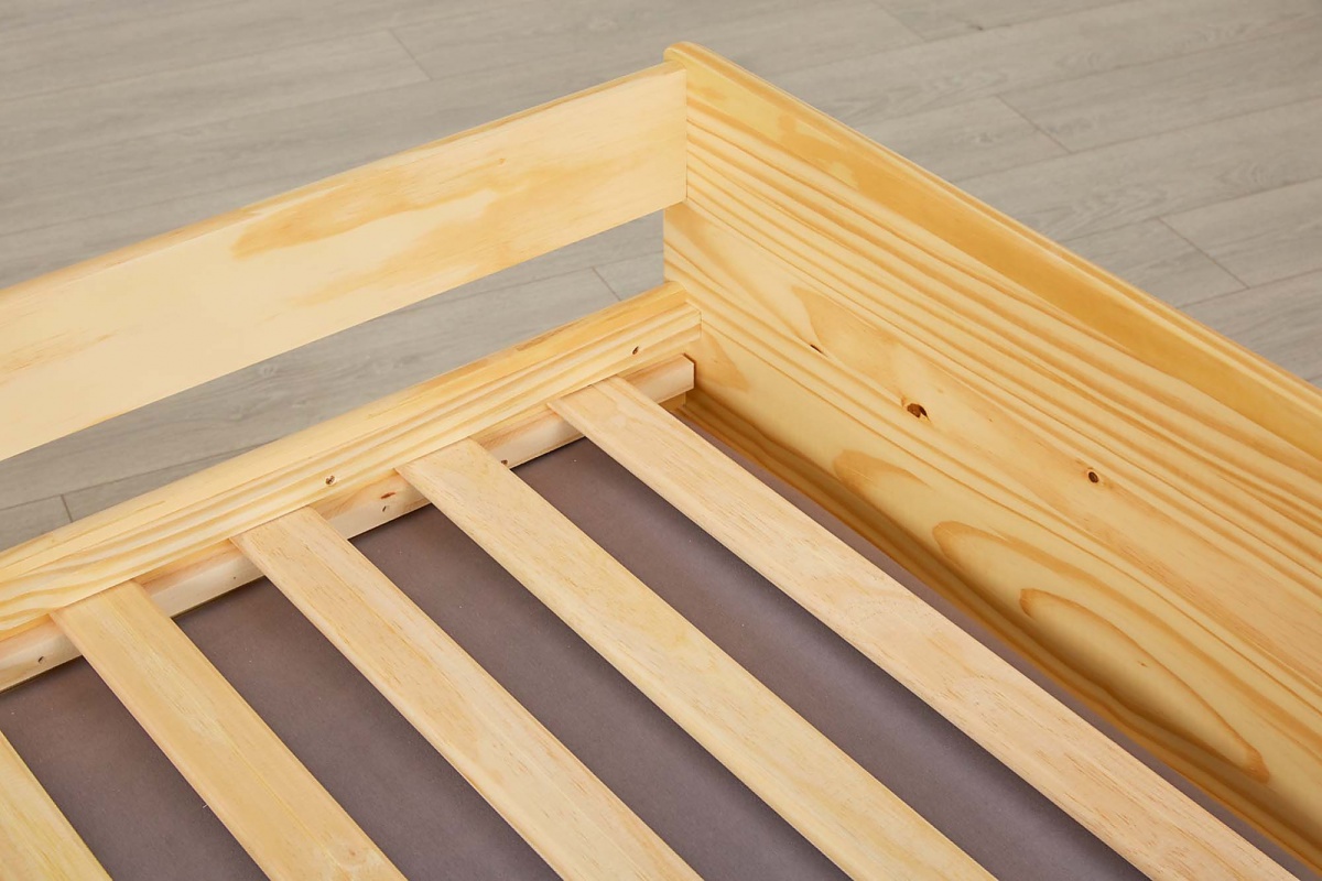 Rozkladacia posteľ z masívu 90x200cm tulip - borovica.

 

Rozmery rozkladacej postele 90x200cm Tulip sú 97x65x209cm (š, v, h).

Odporúčaná veľkosť matraca do prístelky - 90x185cm.

Všetky produkty z kolekcie Tulip nájdete nižšie v súvisiacich produktoch.