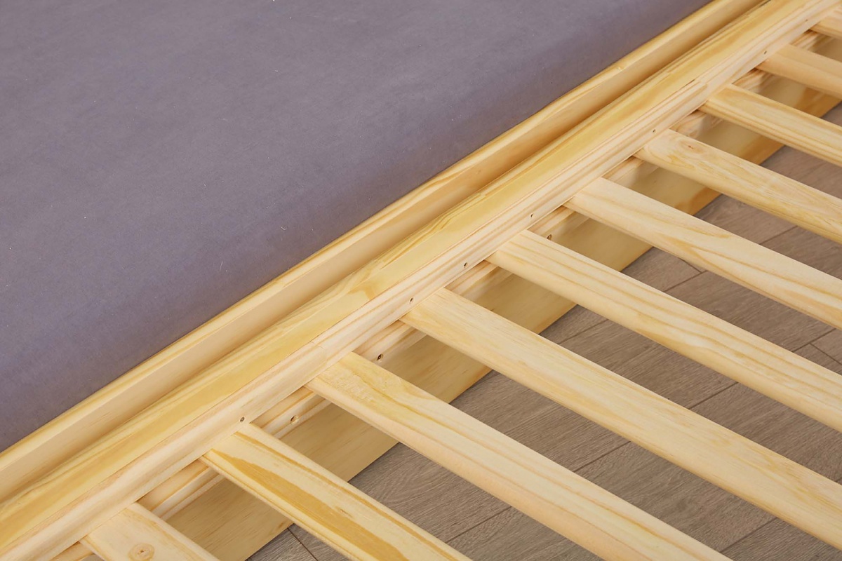 Rozkladacia posteľ z masívu 90x200cm tulip - borovica.

 

Rozmery rozkladacej postele 90x200cm Tulip sú 97x65x209cm (š, v, h).

Odporúčaná veľkosť matraca do prístelky - 90x185cm.

Všetky produkty z kolekcie Tulip nájdete nižšie v súvisiacich produktoch.