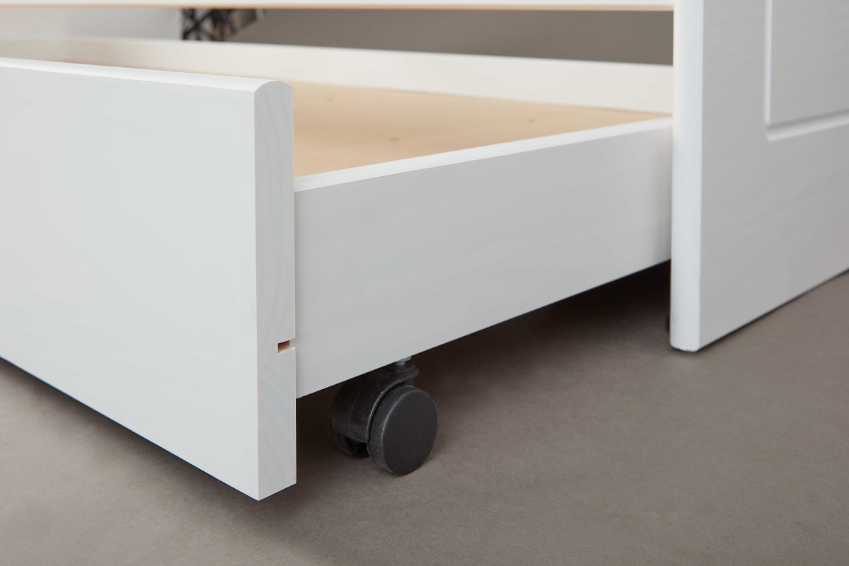 Válenda z masívu 90x200cm s prístelkou tulip - biela.

 

Rozmery váľandy 90x200cm s prístelkou Tulip sú 96x62x207cm (š, v, h).

Ideálna výška matraca pre prístelku je 11 cm.

Odporúčaná veľkosť matraca do prístelky - 90x185cm.

Všetky produkty z kolekcie Tulip nájdete nižšie v súvisiacich produktoch.