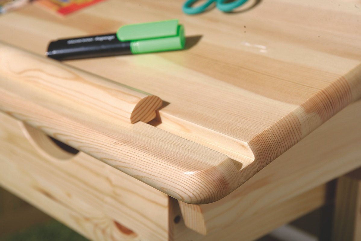 Detský funkčný stôl z masívu so zásuvkou kelly - borovica.

 

Rozmery detského funkčného stola so zásuvkou Kelly sú 109x63-96x55cm (š, v, h).

 

Ďalšie písacie stoly od rovnakého výrobcu nájdete nižšie v súvisiacich produktoch.