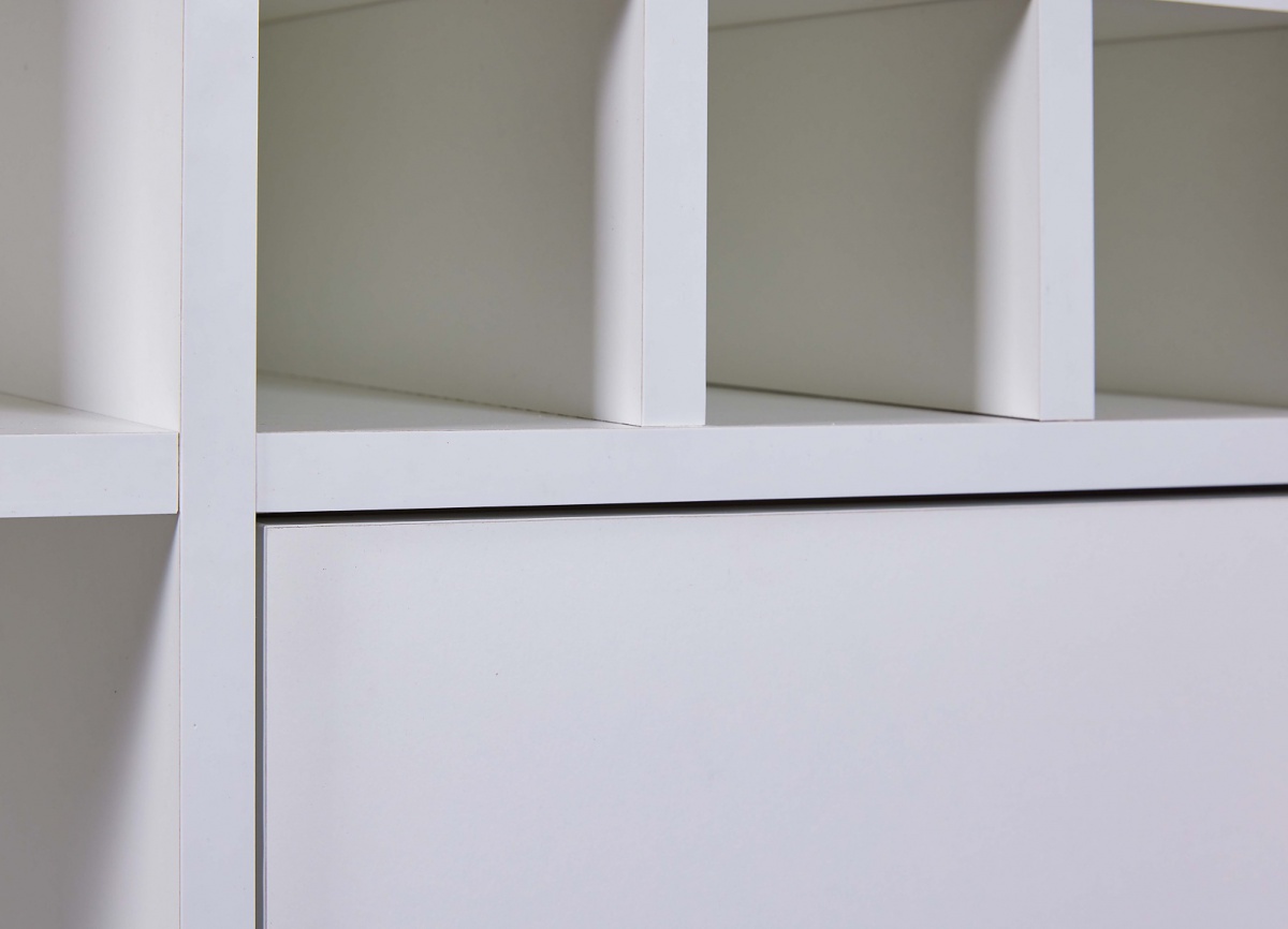 Vinotéka silpa - biela/dub artisan.

 

Neustále dostávate od priateľov a známych fľaše s alkoholom a neviete, kam s nimi?

 

Rozmery vinotéky Silpa sú 77x124x33cm (š, v, h).

 

Všetky produkty z kolekcie Silpa nájdete nižšie v súvisiacich produktoch.