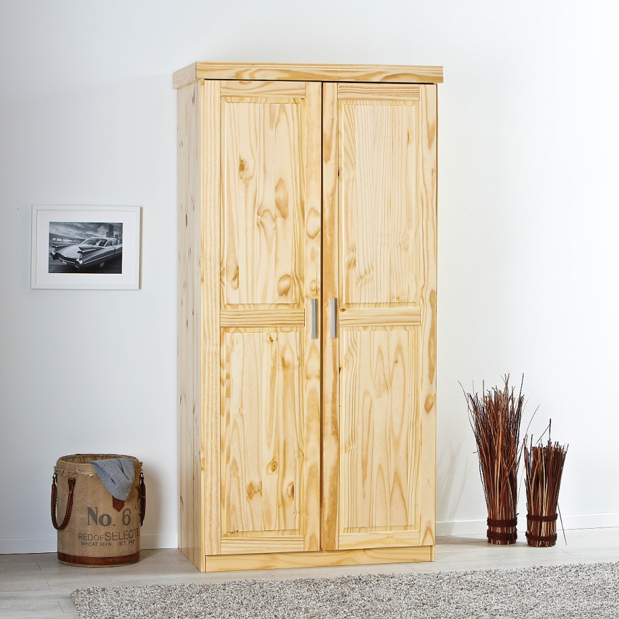 Dvojdverová šatníková skriňa z masívu guliver - borovica.

 

Dvojdverová šatníková skriňa ponúkne všetko, čo od nej žiadate.

 

Rozmery dvojdverovej šatníkovej skrine Guliver sú 95x190x55cm (š, v, h).

 

Všetky produkty z kolekcie Guliver nájdete nižšie v súvisiacich produktoch.