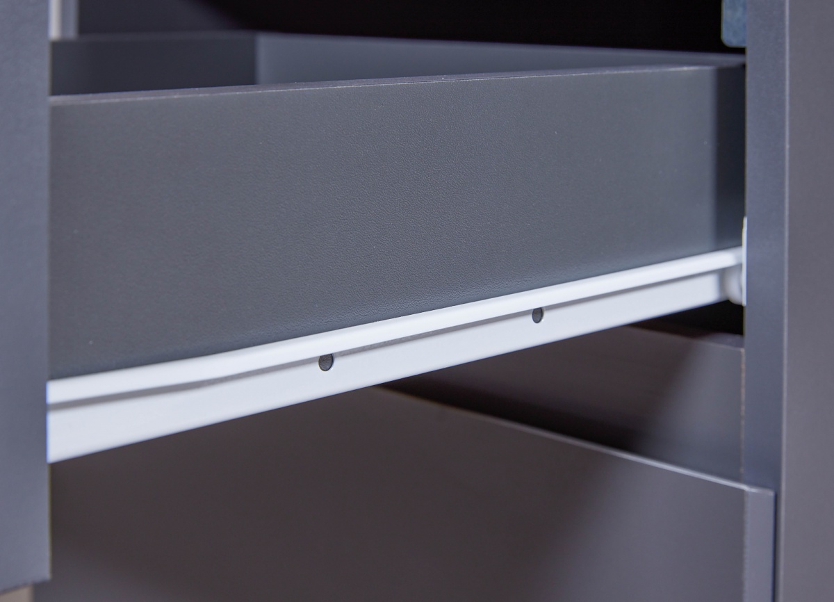 Kontajner na kolieskach player - šedá.

 

Máte strach, že vám nebude stačiť úložný priestor a chceli by ste mať istotu, že bude kam uložiť hry, konzoly či počítačové súčiastky?

 

Rozmery kontajnera na kolieskach Player sú 44x76,9x51,3cm (š, v, h).

 

Všetky produkty z kolekcie Player nájdete nižšie v súvisiacich produktoch.