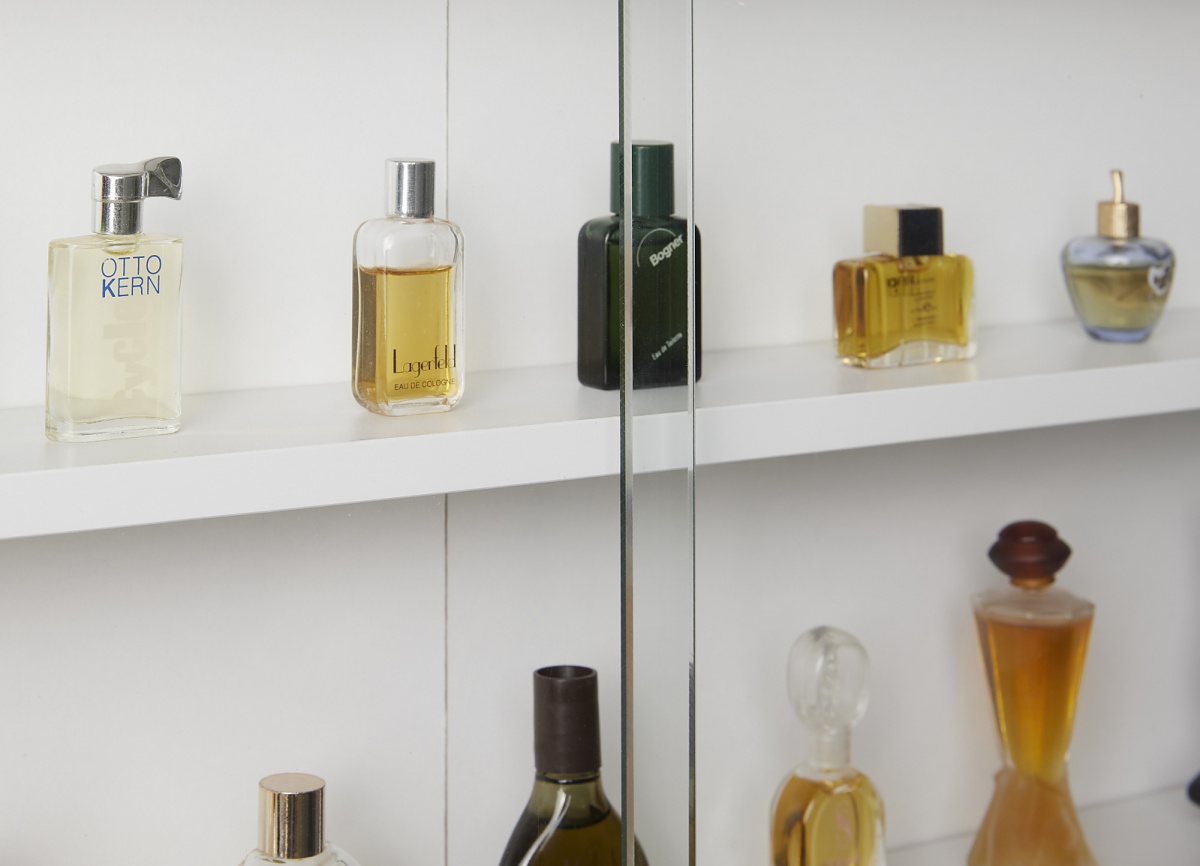 Nástenná vitrína miller - biela/šedá.

 

Rozmery nástennej vitríny Miller sú 80x60x9,5cm (š, v, h).

 

Všetky produkty z kolekcie Miller nájdete nižšie v súvisiacich produktoch.