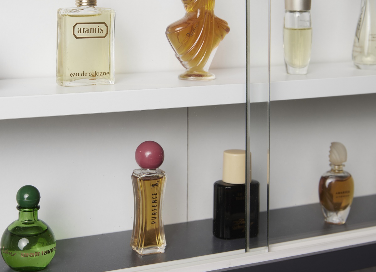 Nástenná vitrína miller - biela/šedá.

 

Rozmery nástennej vitríny Miller sú 80x60x9,5cm (š, v, h).

 

Všetky produkty z kolekcie Miller nájdete nižšie v súvisiacich produktoch.