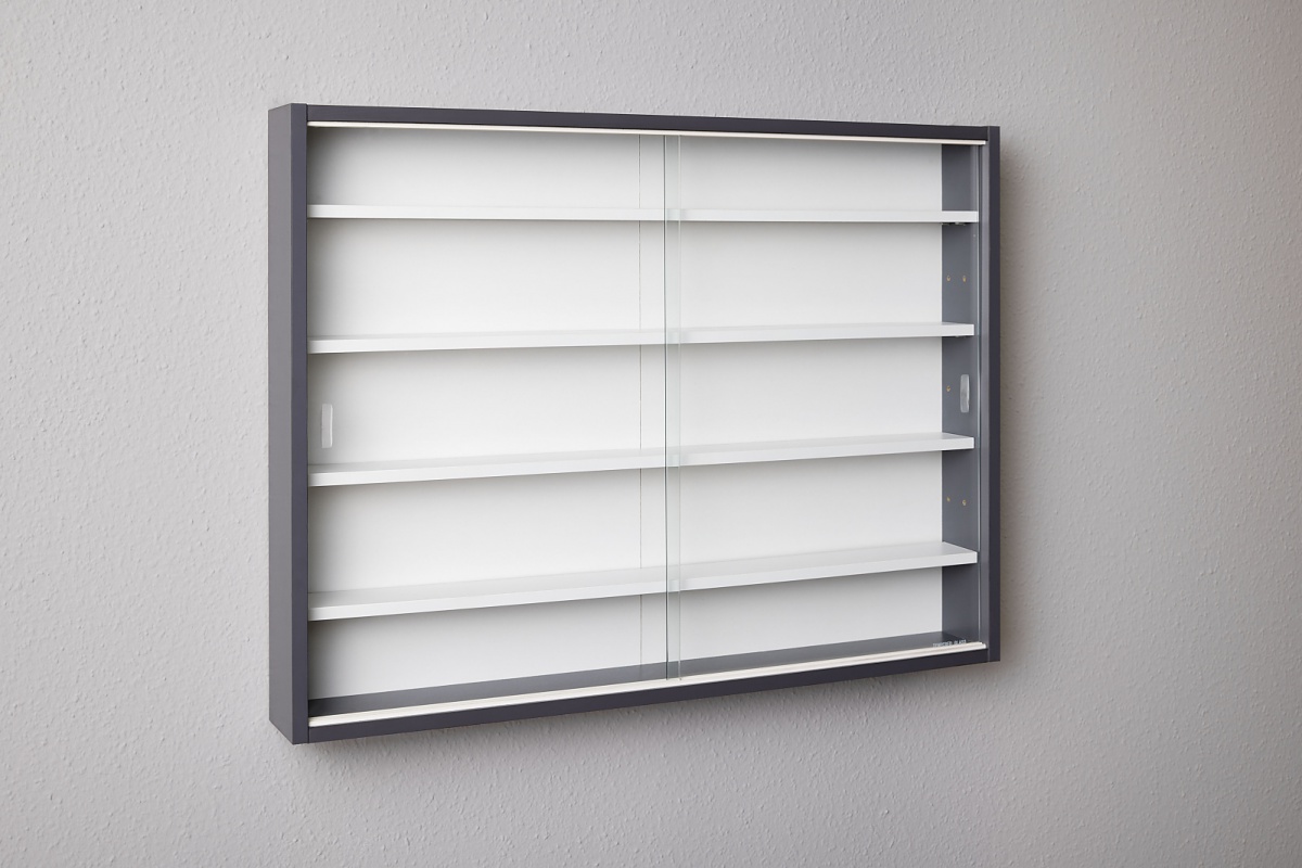 Nástenná vitrína miller - biela/šedá.

 

Rozmery nástennej vitríny Miller sú 80x60x9,5cm (š, v, h).

 

Všetky produkty z kolekcie Miller nájdete nižšie v súvisiacich produktoch.