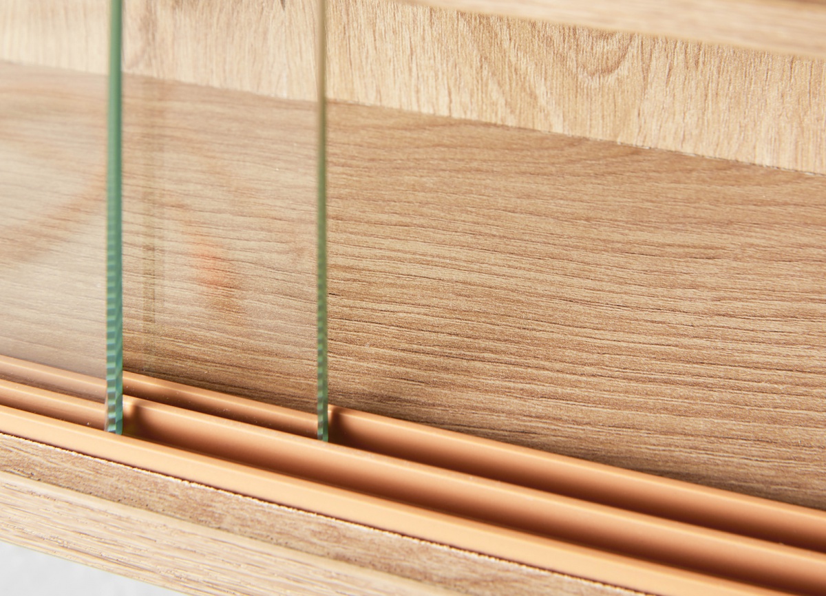 Nástenná vitrína miller - dub artisan.

 

Rozmery nástennej vitríny Miller sú 80x60x9,5cm (š, v, h).

 

Všetky produkty z kolekcie Miller nájdete nižšie v súvisiacich produktoch.