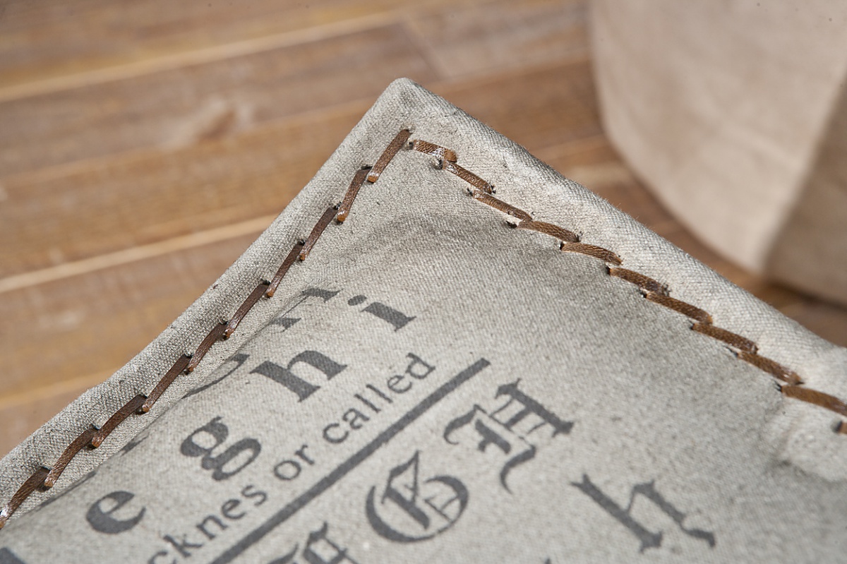 Unikátna kovová stolička s čalúnením unico - čierna/šedá.

 

Milujete extravagantný a umelecký interiér?

 

Rozmery unikátnej kovovej stoličky s čalúnením Unico sú 50x47x40cm (š, v, h).

 

Všetky produkty z kolekcie Unico nájdete nižšie v súvisiacich produktoch.