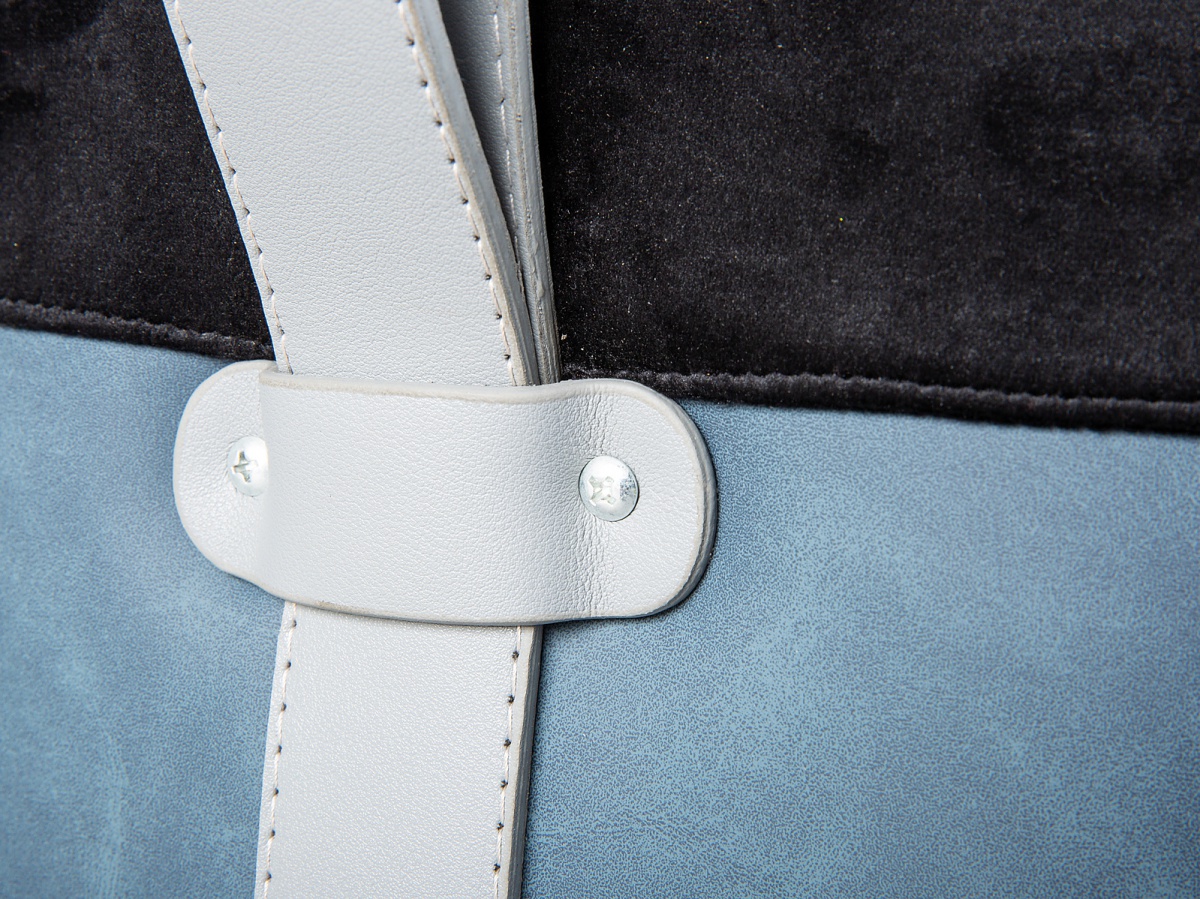 Puf manta - čierna/modrá.

 

Rozmery pufu Manta sú 38x43x32cm (š, v, h).

 

Všetky produkty z kolekcie Manta a ďalšie pufy od rovnakého výrobcu nájdete nižšie v súvisiacich produktoch.