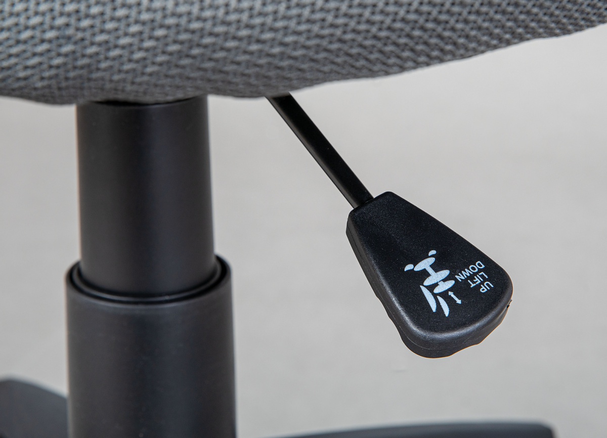 Detská otočná stolička na kolieskach zuri - šedá/biela.

 

Rozmery detskej otočnej stoličky na kolieskach Zuri sú 52x92-102x56cm (š, v, h).

 

Všetky produkty z kolekcie Zuri nájdete nižšie v súvisiacich produktoch.